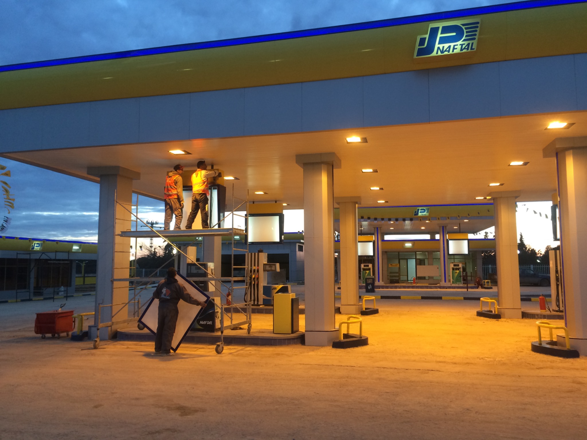 Station-service NAFTAL de nuit